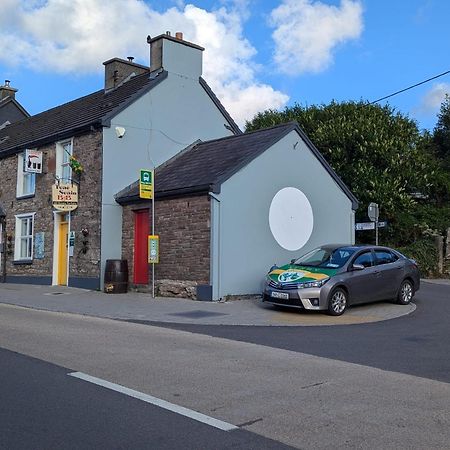 Teac Seain Bar & Bnb Anascaul Buitenkant foto