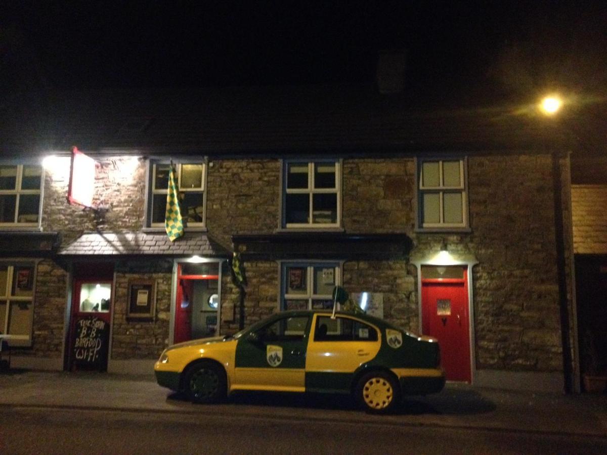 Teac Seain Bar & Bnb Anascaul Buitenkant foto