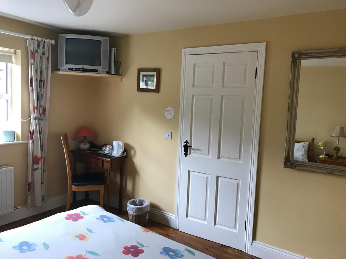 Teac Seain Bar & Bnb Anascaul Buitenkant foto