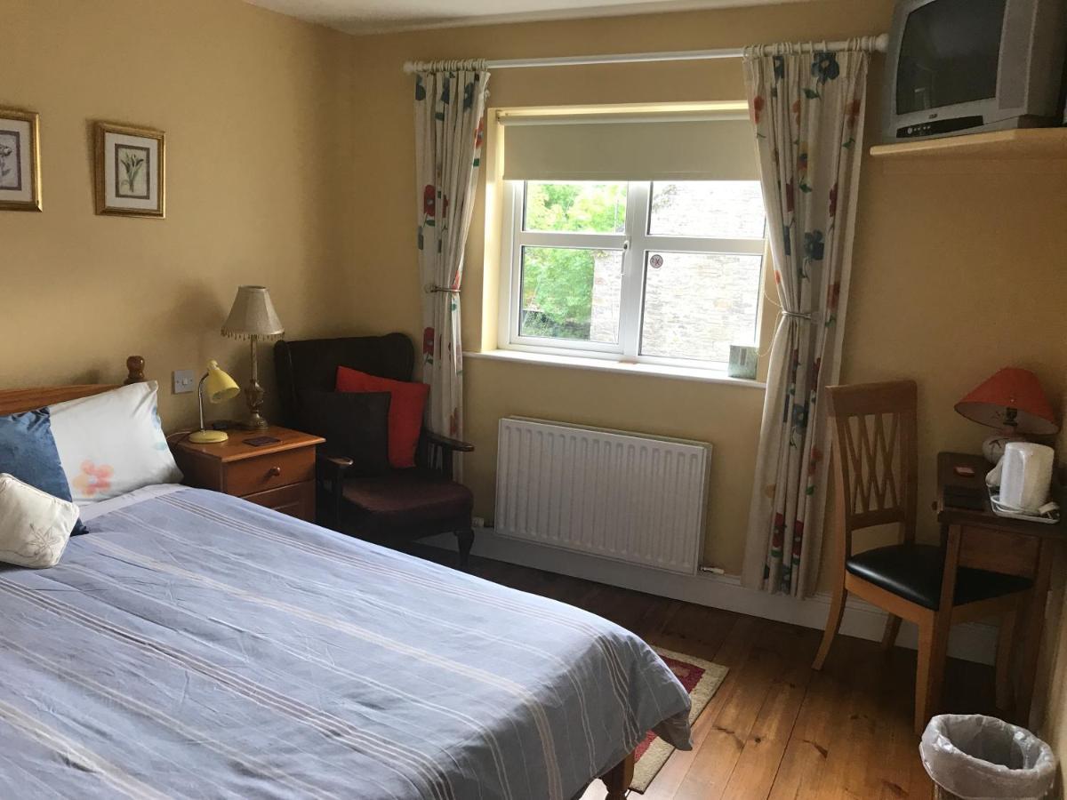 Teac Seain Bar & Bnb Anascaul Buitenkant foto