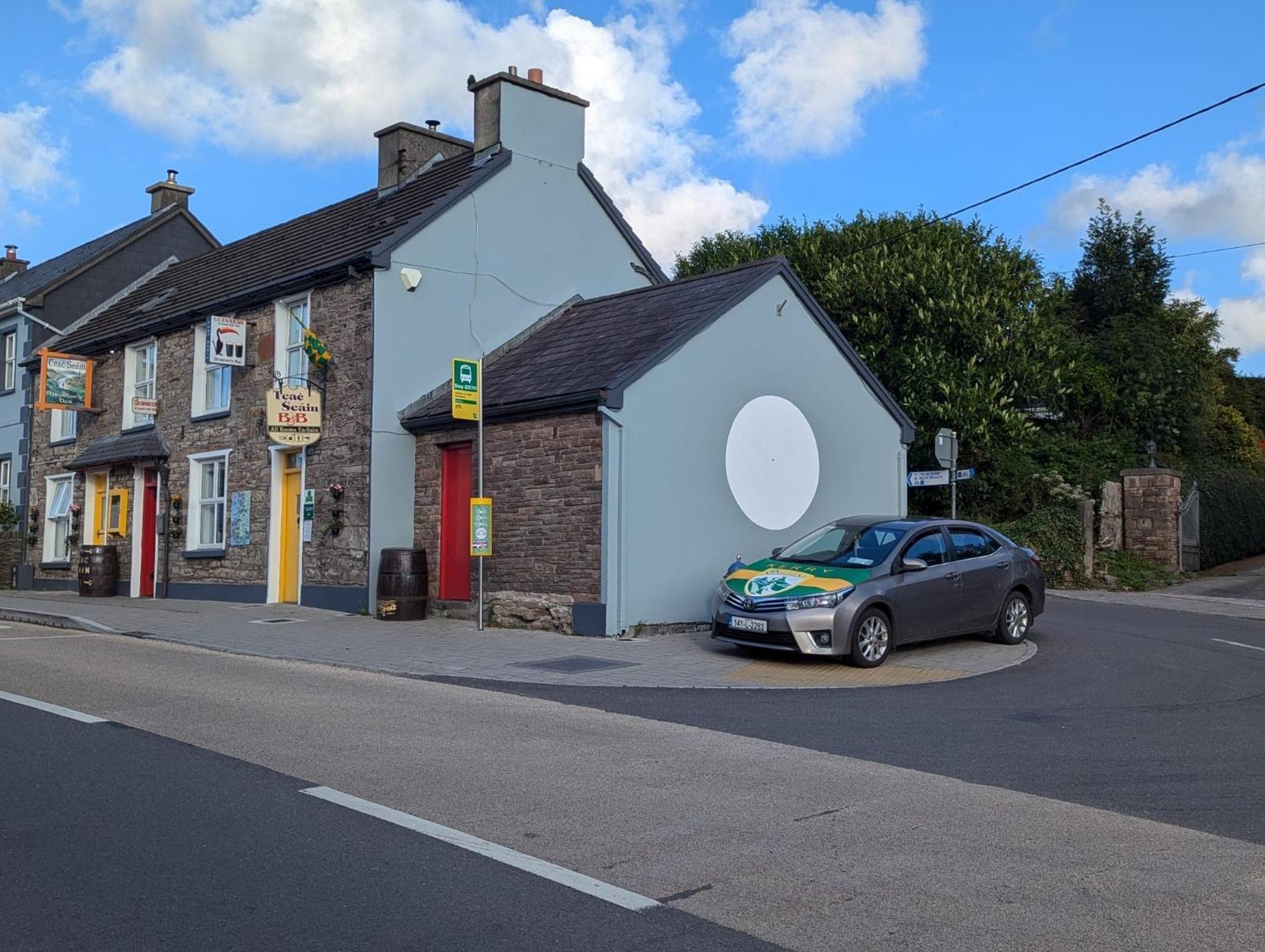 Teac Seain Bar & Bnb Anascaul Buitenkant foto